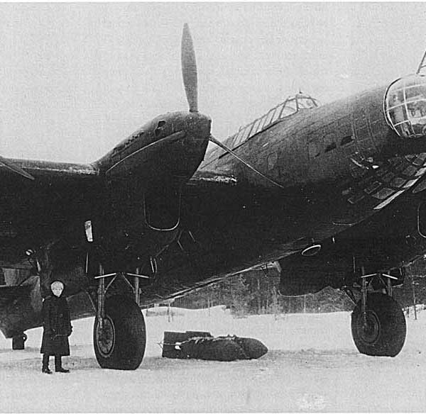 бомбардировщик Пе-8